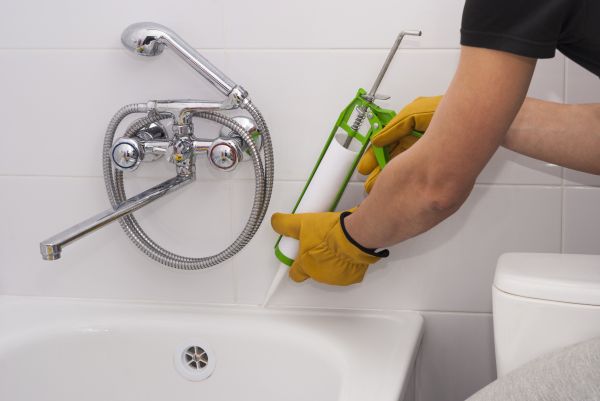 Bathtub Caulking in Lehi